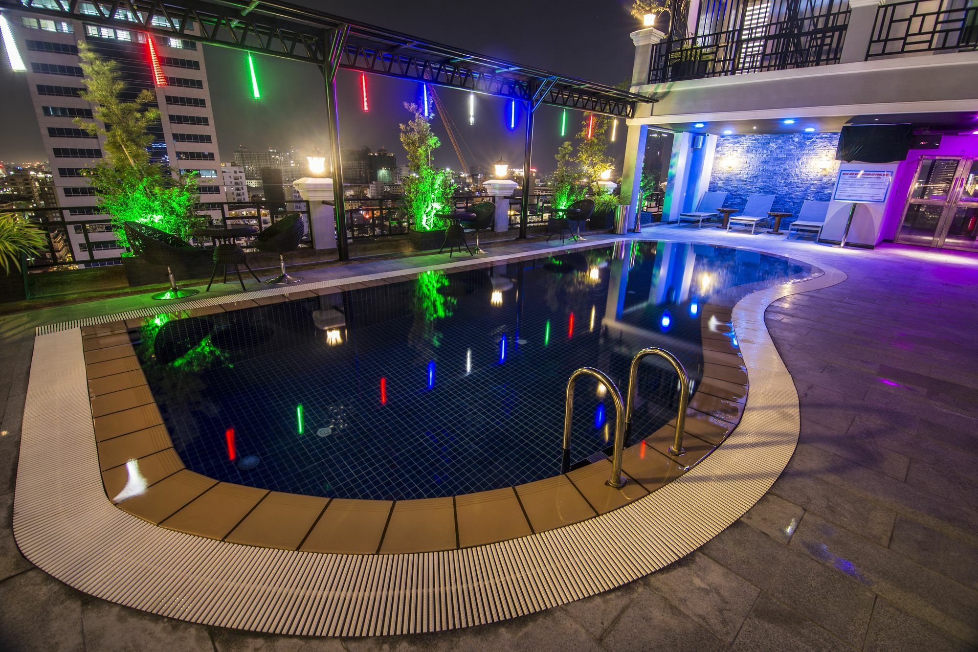 Kravan Hotel Phnom Penh Bagian luar foto